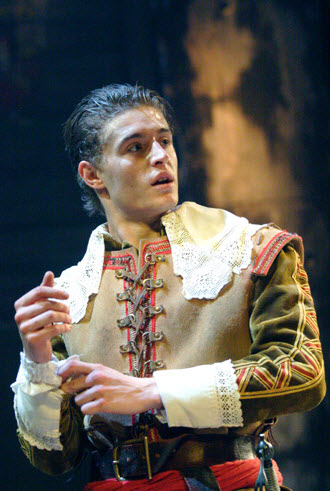 Max Irons in Wallenstein