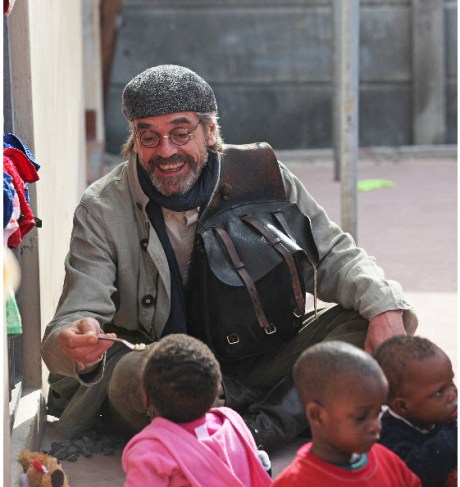 Jeremy Irons lends a hand during lunch at the Baphumelele orphanage in Khayelitsha Township near Cape Town, South Africa while attending the 2009 International Achievement Summit.