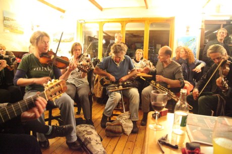 Photo by Bob Singer https://singersongblog.wordpress.com/2015/05/13/baltimore-fiddle-fair/